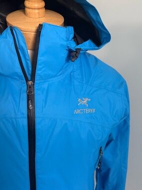 Arc'teryx Blue Hooded Shell Jacket Women’s L Gore Tex Zip Vent